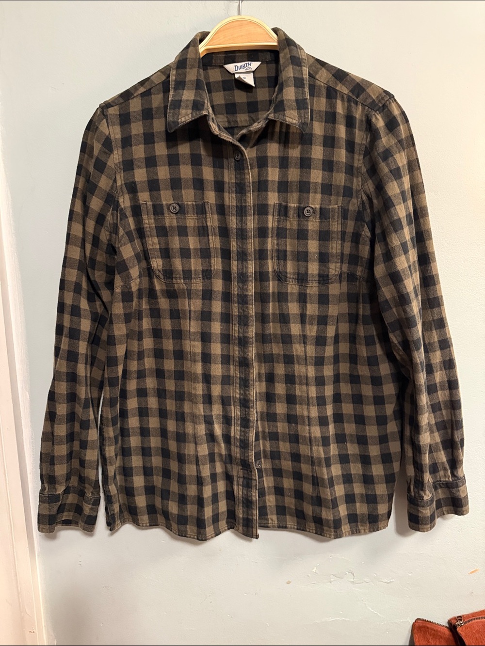 Plaid Button-Up flannel Shirt in Black and green